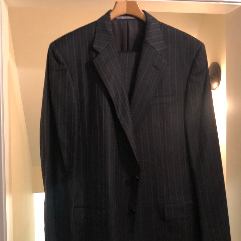 Hickey Freeman suit 44L in Grey pinstripe